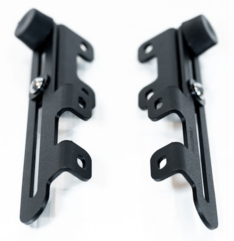 Adapter do deflektora motocyklowego.