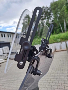 Adapter do deflektora motocyklowego